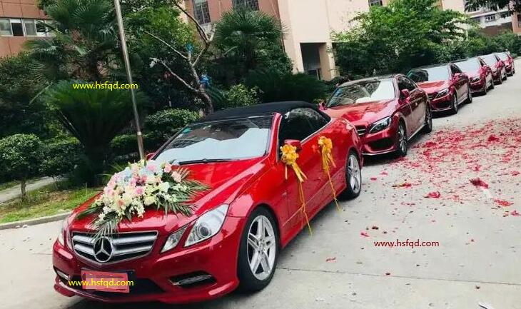 【奔 馳 敞 篷 花 車】