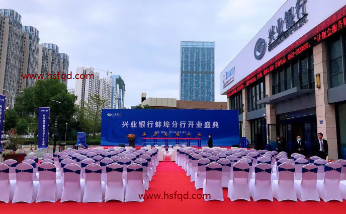 【貴賓椅 長(zhǎng)條桌 白色貴賓椅+椅套+藍(lán)色蝴蝶結(jié)+紅色蝴蝶結(jié)】