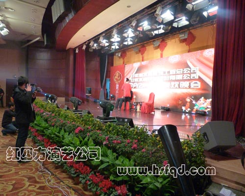 花卉布置 花卉布置 慶典現(xiàn)場花卉布置 會議綠植布展 婚慶花卉布置 演講臺鮮花 會議花卉布置