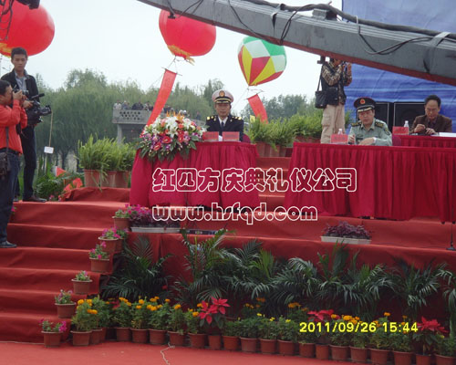 花卉布置 花卉布置 慶典現(xiàn)場花卉布置 會議綠植布展 婚慶花卉布置 演講臺鮮花 會議花卉布置