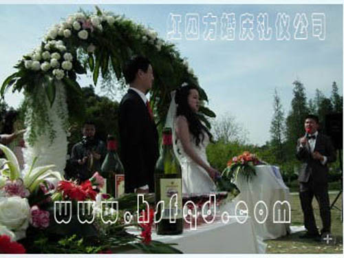 紅四方婚慶公司-花門裝飾